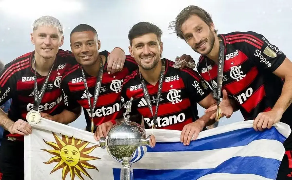 Campeão da Libertadores tem venda aprovada pelo Flamengo e Viña pode ser negociado por R$ 39 milhões