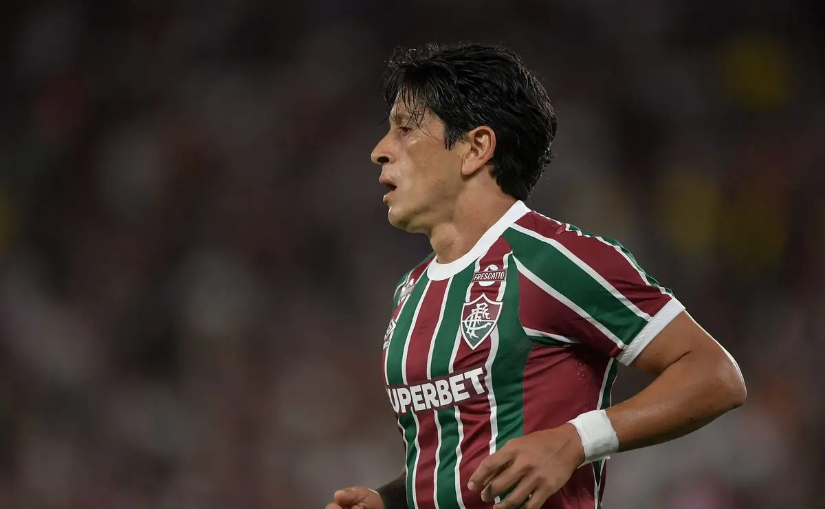 Cano reaparece em campo, anima o Fluminense e surge como trunfo na reta decisiva