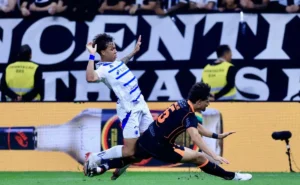 Carlos Simon critica arbitragem em Corinthians x Cruzeiro e defende expulsão de André Ramalho Carlos Simon critica arbitragem em Corinthians x Cruzeiro e defende expulsão de André Ramalho