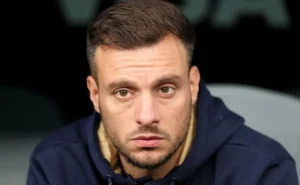 Cicinho critica contratação de Anselmi pelo Botafogo: “Mais um tiro no escuro”