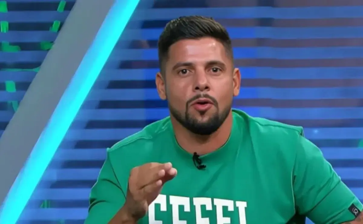 Cicinho faz previsão ousada e define campeão de Corinthians x Vasco: “Ganha os dois jogos” Cicinho faz previsão ousada e define campeão de Corinthians x Vasco: “Ganha os dois jogos”