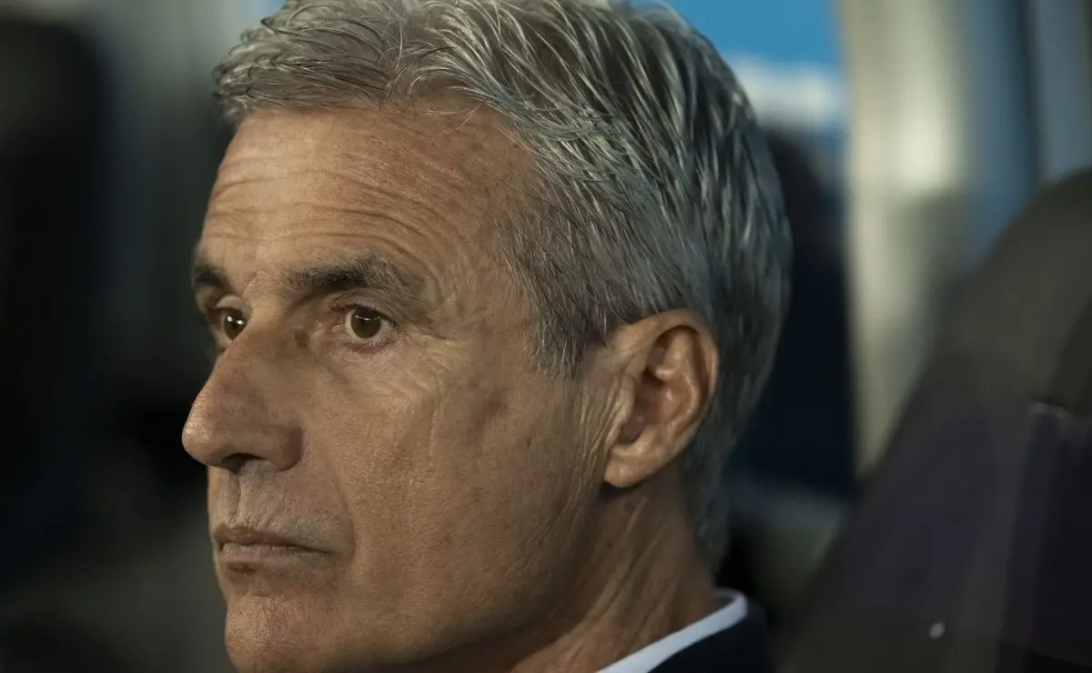 Com aval de Luís Castro, Grêmio negocia a saída definitiva de Arezo e aguarda proposta do Peñarol