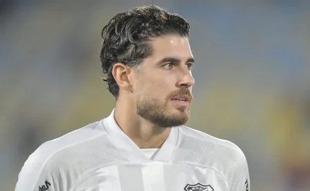 Corinthians libera Pedro Raul, que se aproxima do Internacional