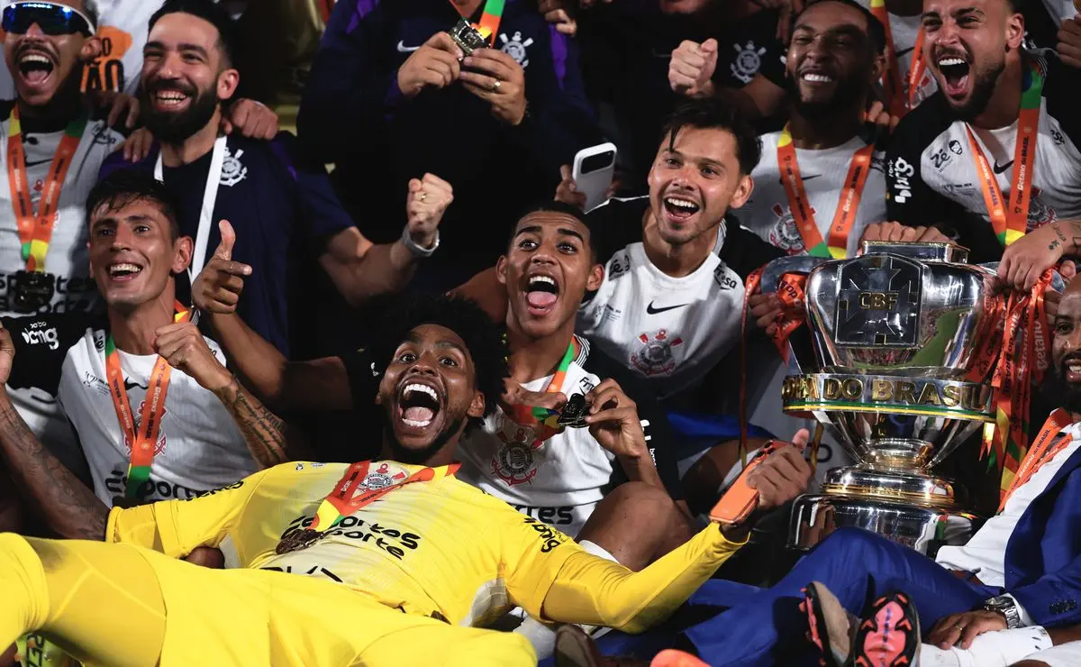 Corintiano viaja de ônibus para a final da Copa do Brasil e chama a atenção