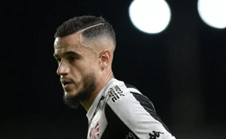 Coutinho cogita aposentadoria aos 33 anos se não renovar com o Vasco