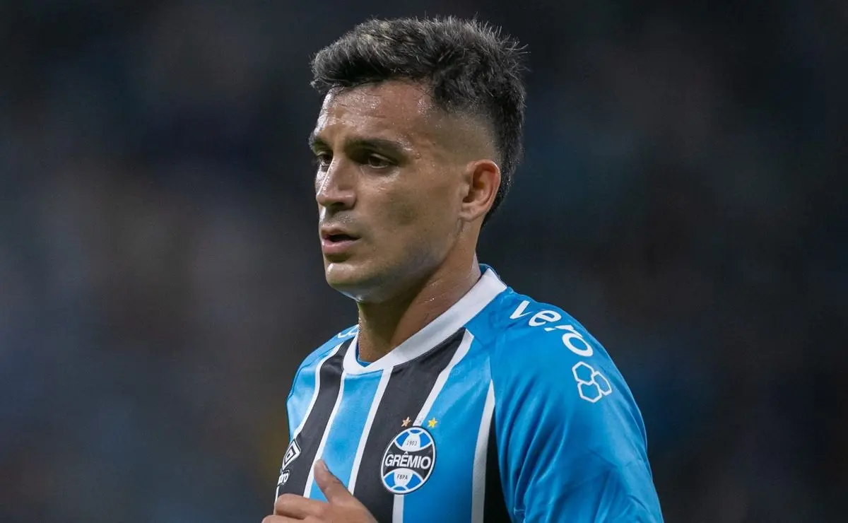 Cristaldo permanece no Grêmio e será avaliado por Luís Castro, sem propostas. Cristaldo permanece no Grêmio e será avaliado por Luís Castro, sem propostas.