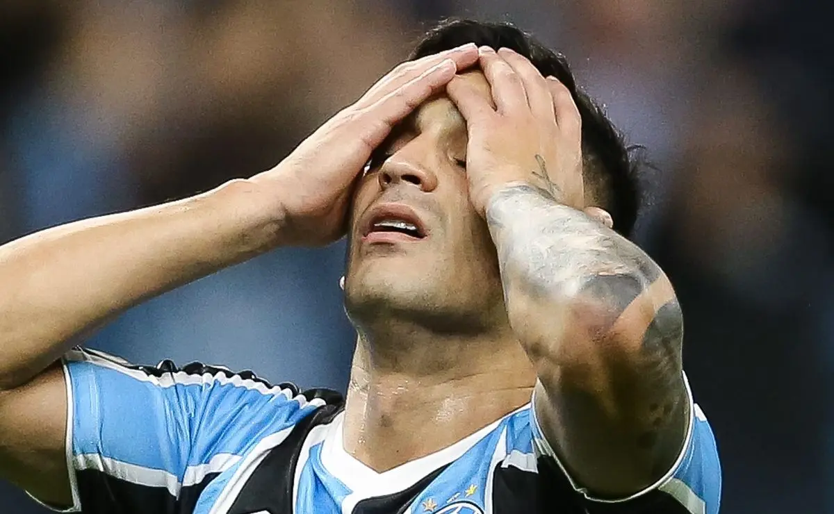 Cristaldo recebe sondagem do Racing e pode deixar o Grêmio em 2026.