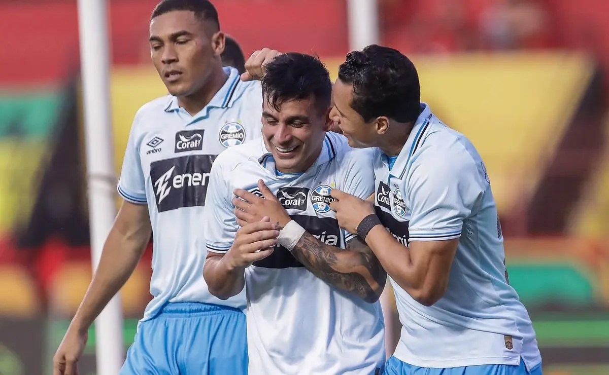 Cristaldo reforça elenco e Grêmio planeja reformulação com nove saídas para 2026