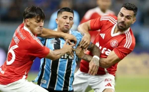 Cristian Olivera solicita desligamento do Grêmio e revela crise interna. Cristian Olivera solicita desligamento do Grêmio e revela crise interna.