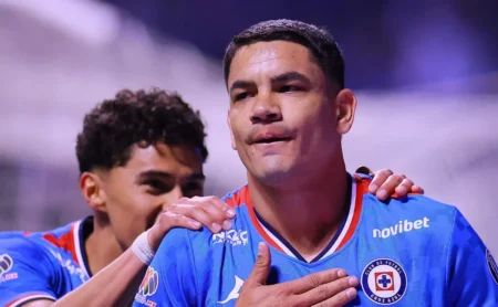 Cruz Azul em Tensão: Jogo Decisivo no México Antecede Encontro com Flamengo
