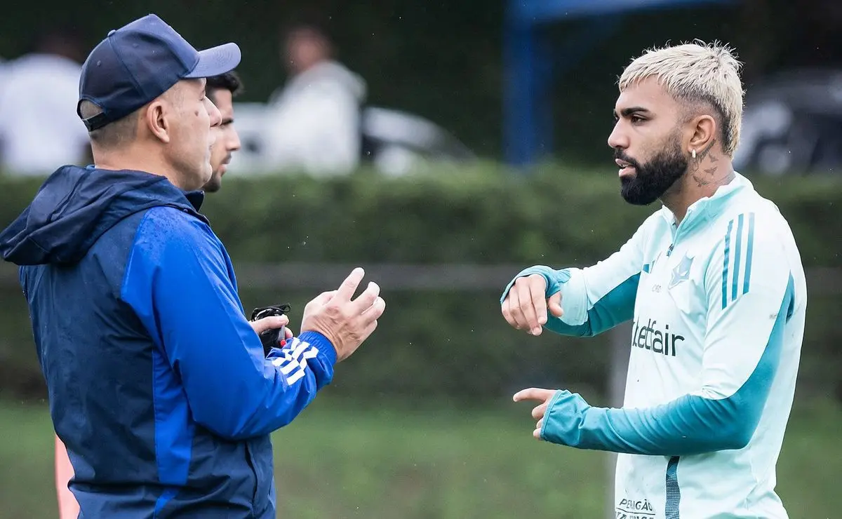 Cruzeiro avalia negociar Gabigol com o Santos devido ao alto custo e baixo rendimento. Cruzeiro avalia negociar Gabigol com o Santos devido ao alto custo e baixo rendimento.