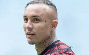 Cruzeiro busca Everton Cebolinha e formaliza contato com o Flamengo