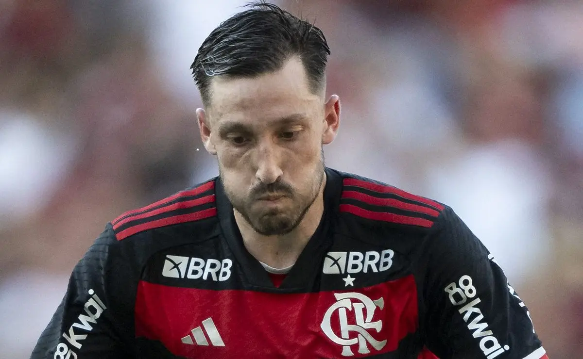 Cruzeiro busca a contratação de Matías Viña, lateral do Flamengo, a pedido de Tite.