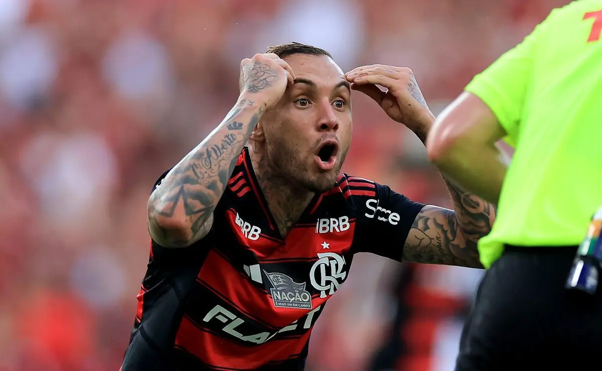 Cruzeiro decide buscar Everton Cebolinha após solicitação de Tite e estuda reforços no mercado