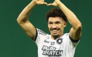 Cruzeiro estuda proposta a Grêmio por Adryelson, indicado por Luís Castro