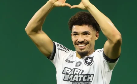 Cruzeiro estuda proposta a Grêmio por Adryelson, indicado por Luís Castro