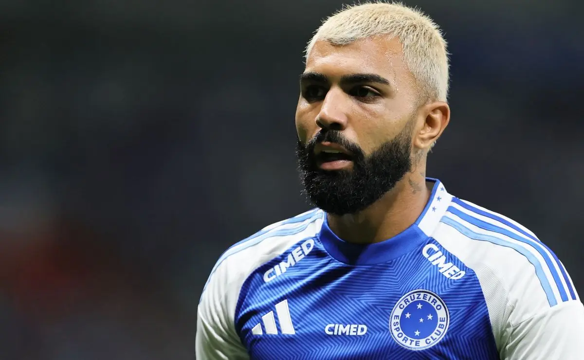 Cruzeiro negocia com o Santos por Gabigol, que prioriza permanecer no Brasil.