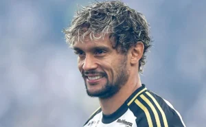 Cruzeiro: torcida celebra Scarpa, enquanto Atlético-MG afasta rumores de contratação Cruzeiro: torcida celebra Scarpa, enquanto Atlético-MG afasta rumores de contratação