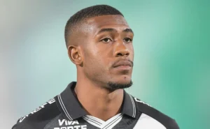 Crystal Palace planeja buscar Rayan, do Vasco, em 2026 Crystal Palace planeja buscar Rayan, do Vasco, em 2026