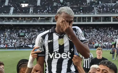 Cuiabano se despede do Botafogo e publica mensagem de despedida nas redes sociais: “Essa história não acaba aqui”