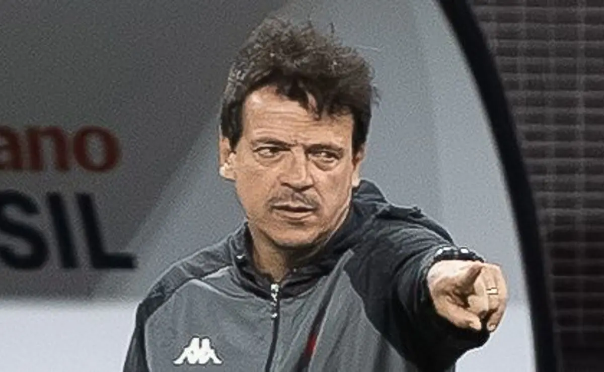 Diniz aponta culpado por erros do Vasco e relaciona gramado da Neo Química a campos sintéticos