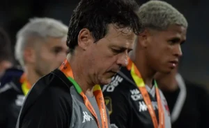 Diniz expõe desigualdade no mercado após derrota do Vasco na Copa do Brasil: “Temos menos condições”