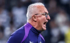 Dorival Júnior comenta desabafo a torcedor na Neo Química Arena: “ele precisava ouvir” Dorival Júnior comenta desabafo a torcedor na Neo Química Arena: “ele precisava ouvir”