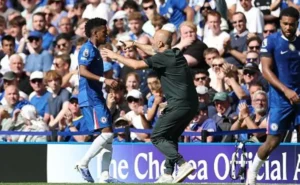 Enzo Maresca, criticado por tratamento a Estêvão, é alvo do Manchester City