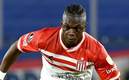 Estudiantes busca R$ 49 milhões por Cetré e Santos desiste da contratação Estudiantes busca R$ 49 milhões por Cetré e Santos desiste da contratação