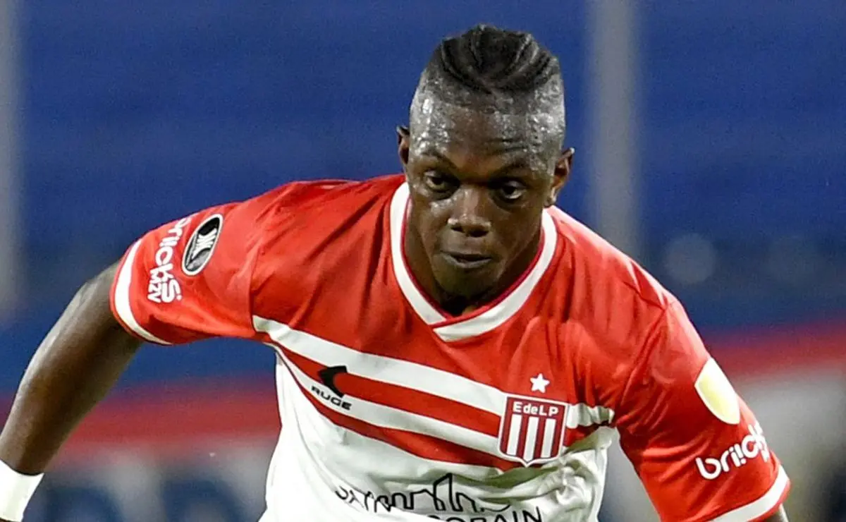 Estudiantes busca R$ 49 milhões por Cetré e Santos desiste da contratação