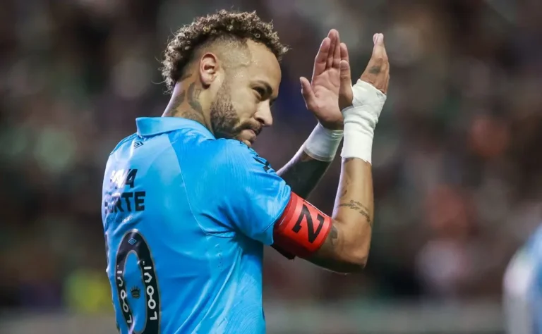 Felipe Melo defende Neymar na Seleção Brasileira e aposta em sua convocação: Com uma perna Felipe Melo defende Neymar na Seleção Brasileira e aposta em sua convocação: "Com uma perna"