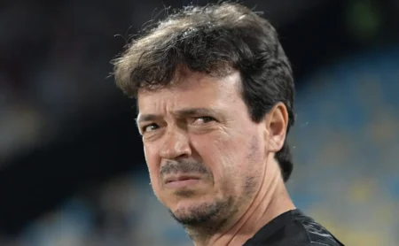 Fernando Diniz alerta para fragilidade defensiva em Corinthians x Vasco, em 2025