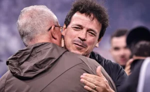 Fernando Diniz analisa jogo e afirma superioridade do Vasco sobre o Corinthians: “Merecemos a vitória” Fernando Diniz analisa jogo e afirma superioridade do Vasco sobre o Corinthians: “Merecemos a vitória”