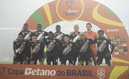 Fernando Diniz deve repetir escalação em jogo de ida da final da Copa Betano do Brasil contra o Corinthians