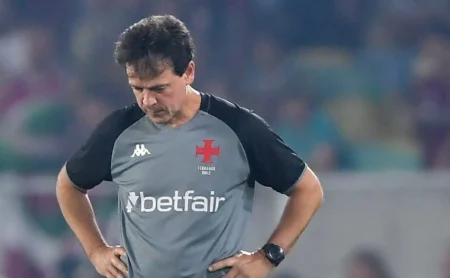 Fernando Diniz menciona Palmeiras e Flamengo ao falar sobre a estruturação do Vasco: “Estamos aprendendo a fazer”