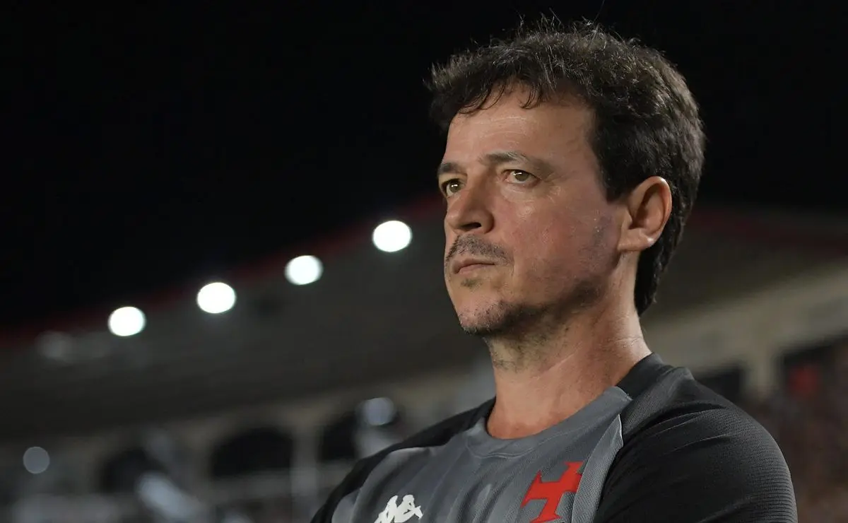 Fernando Diniz planeja reforços para o Vasco, mas com cautela devido à realidade financeira