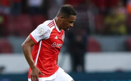 Fernando pede salário elevado, negociações estagnam e retorno ao Internacional é considerado improvável