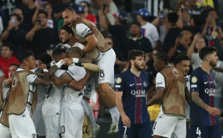 Filipe Luís cita jogo do Botafogo contra o PSG como exemplo para a busca pelo título da Copa Intercontinental