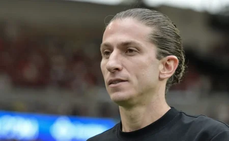 Filipe Luís impede saída de Everton Araújo, e Flamengo não negocia volante com o Grêmio