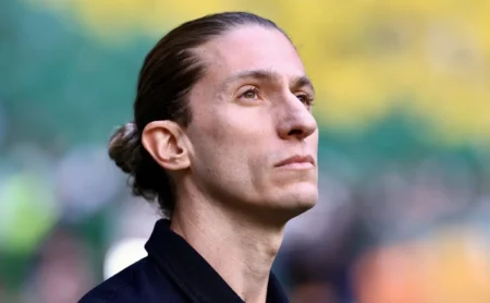Filipe Luís renova com o Flamengo e reencontra Vanderlei Luxemburgo após 14 anos, confirma PVC