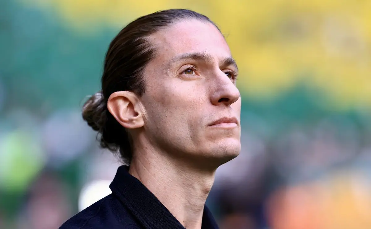 Filipe Luís renova com o Flamengo e reencontra Vanderlei Luxemburgo após 14 anos, confirma PVC