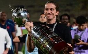 Filipe Luís renova com o Flamengo e se aproxima de Abel Ferreira em títulos