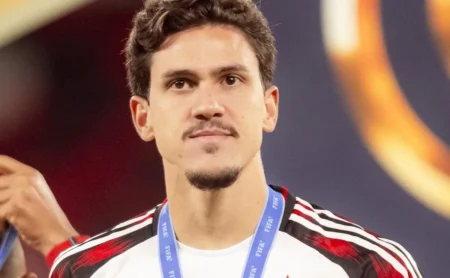 Filipe Luís sob pressão no Flamengo e pedido por Pedro entre os titulares contra o Pyramids