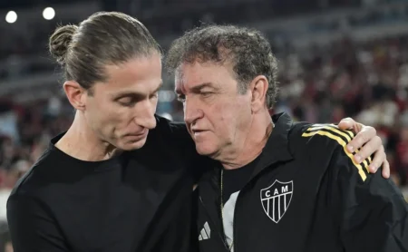 Filipe Luís traça paralelo entre Cruz Azul e Atlético-MG de Cuca em análise pré-estreia do Flamengo Filipe Luís traça paralelo entre Cruz Azul e Atlético-MG de Cuca em análise pré-estreia do Flamengo