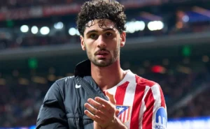 Flamengo: Vazamento de possível contratação de Johnny Cardoso gera agitação após renovação de Filipe Luís