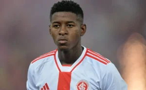 Flamengo aumenta oferta por Vitão, propõe perdão de dívida por Thiago Maia e Inter entra na disputa com contraproposta.