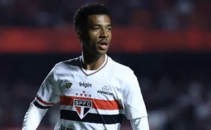 Flamengo avalia contratação de Marcos Antônio após título da Libertadores