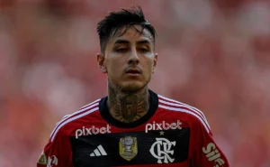 Flamengo demonstra maior desempenho em jogos eliminatórios, afirma Erick Pulgar sobre o Mundial Interclubes "Flamengo demonstra maior desempenho em jogos eliminatórios, afirma Erick Pulgar sobre o Mundial Interclubes"