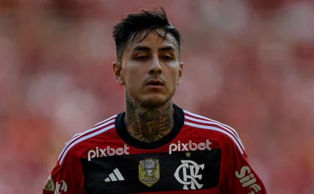 Flamengo demonstra maior desempenho em jogos eliminatórios, afirma Erick Pulgar sobre o Mundial Interclubes "Flamengo demonstra maior desempenho em jogos eliminatórios, afirma Erick Pulgar sobre o Mundial Interclubes"