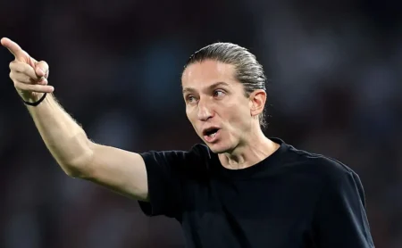 Flamengo e Cruz Azul: Duelo Tático Entre Filipe Luís e Nicolás Larcamón